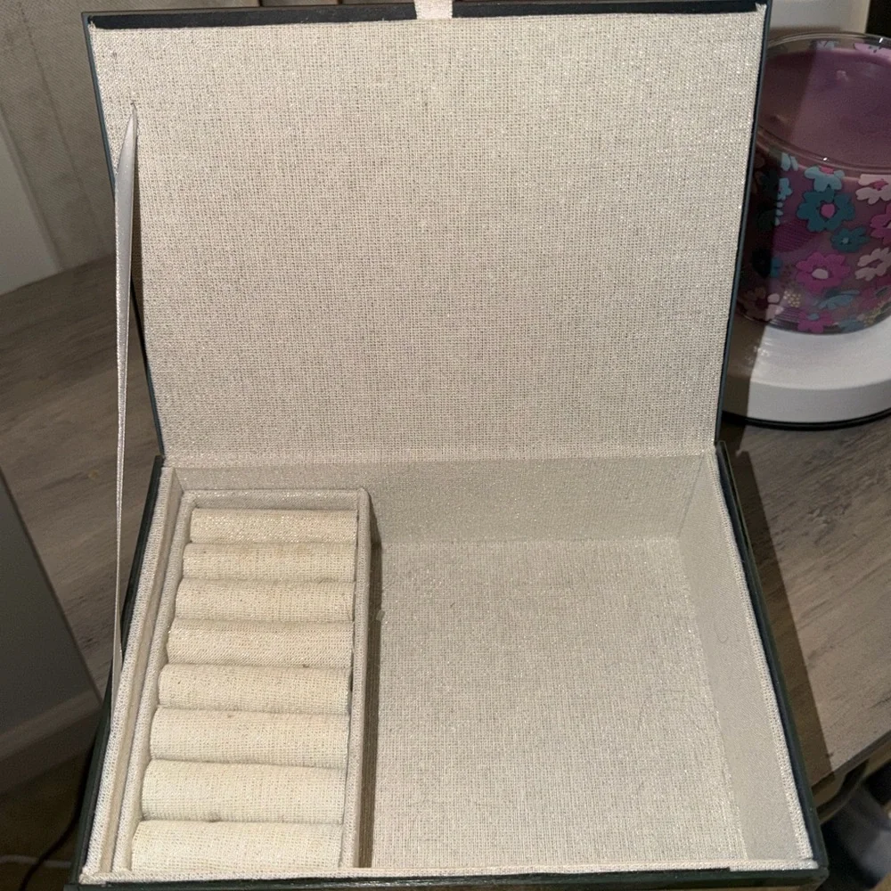 Elegant Gold Jewelry Box